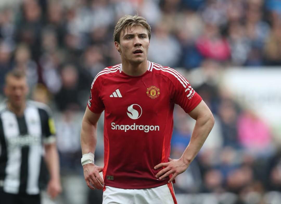 霍伊伦去留由自己掌控 球员本人倾向继续效力曼联