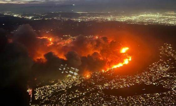 开云体育官网-加州山火导致卡椒千万豪宅被毁 科尔90岁母亲避难