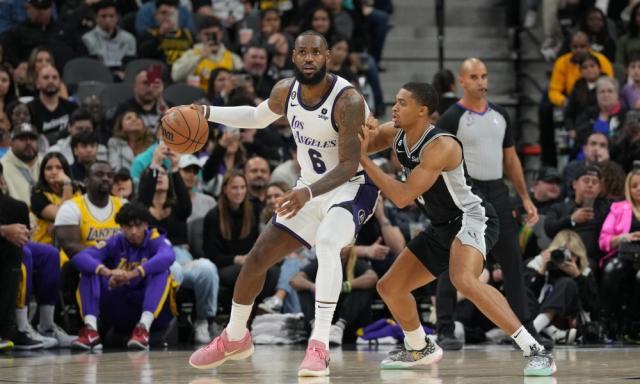 开云体育官网-紫金生涯起伏巨大 假如詹皇18年没有选择湖人?